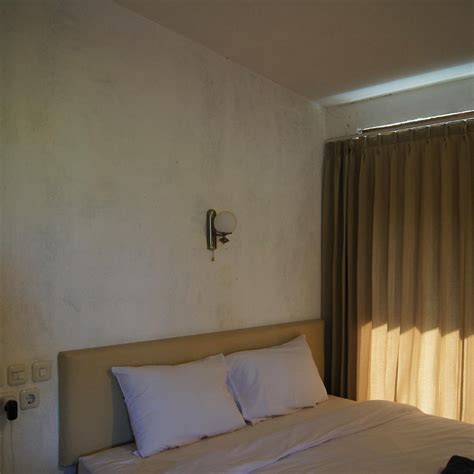 PURI MENOREH HOTEL AND RESTAURANT (Mendut) - B&B Reviews, Photos, Rate ...