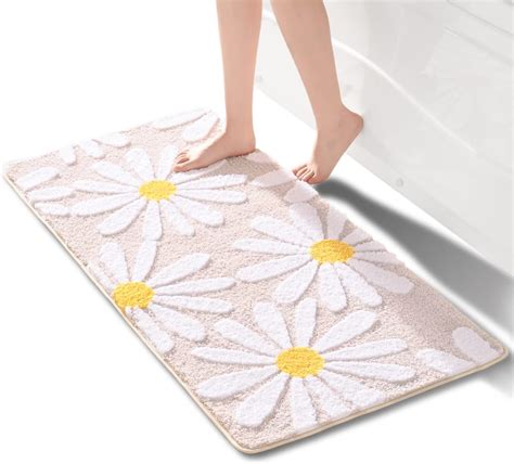 Amazon.com: QJHOMO Beige Bathroom Rugs Cute Daisy Bath Mat White and ...