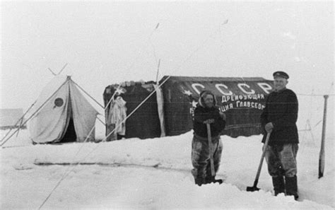 Подвиг папанинцев — героический дрейф на разрушающейся льдине | Истории ...