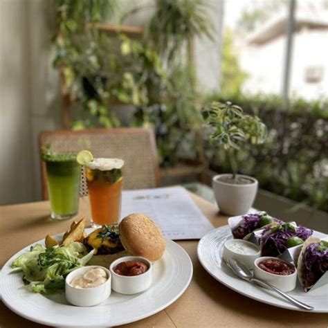 10 Best Cafes in Hauz Khas, to have fine dine experience in Delhi