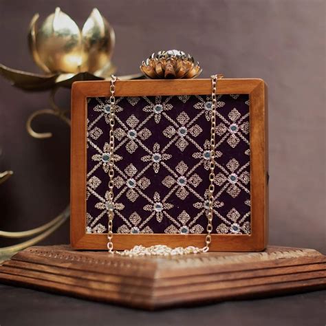 Wine Sequins Embroidery Wooden Clutch - Artklim