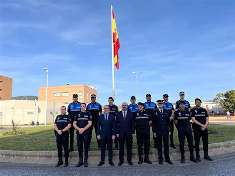 Ponferrada ya iza la bandera 'gigante' de España "como símbolo que ...