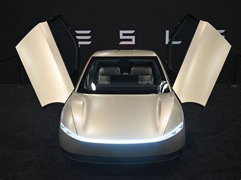 Tesla hiring for robotaxi test driver role in New York