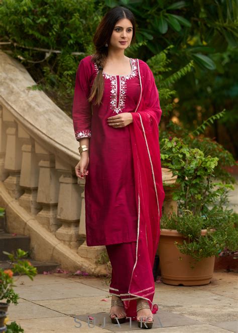 Magenta hand-embroidered silk blend kurta – Sujatra