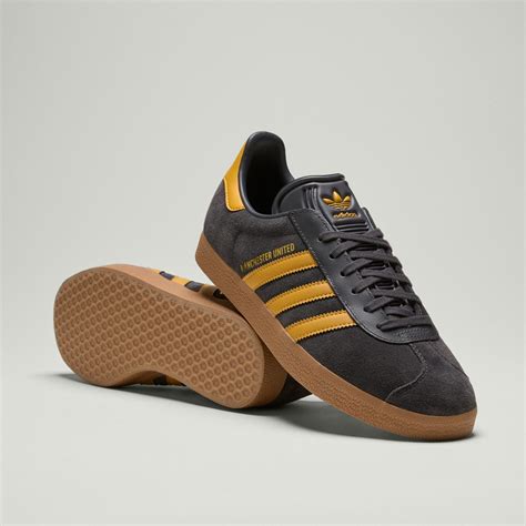 Boots - Gazelle Manchester United Shoes - Black | adidas Oman