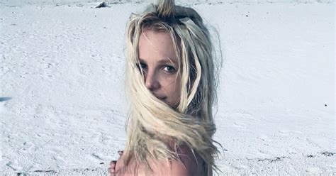 Britney Spears bares her bum in multiple nude photos | Britney spears, Britney spears pictures ...