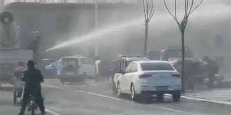 上海一辆洒水车里不装水？警方介入发现隐情