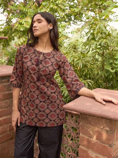 Buy Black Printed Cotton Straight Kurti Online at Rs.699 | Libas