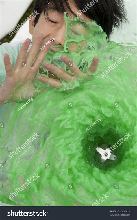 Person Getting Slimed 的图像结果