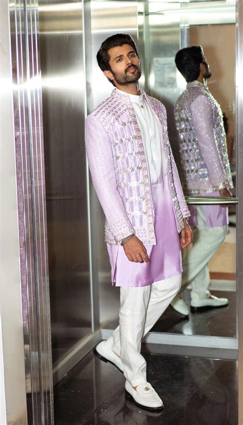 55+ Dapper Engagement Outfits for Men in 2025