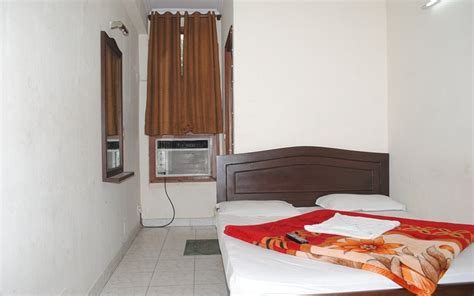 LUCKY HOLIDAY INN (New Delhi) - Hotel Reviews & Photos - Tripadvisor