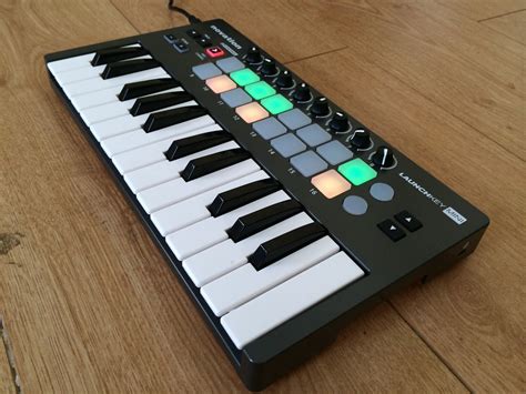 Launchkey Mini MK2 的图像结果