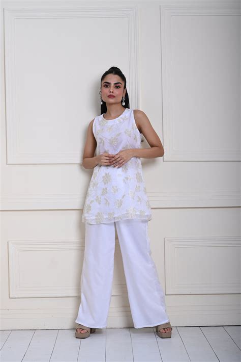 How to Look Stylish in a Salwar Suit | Trending Designs for Every Woman ...