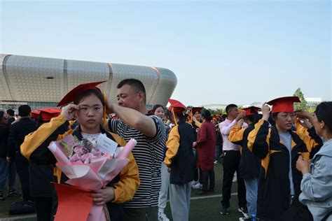 青春拂晓 扬帆远航 郑州市第一〇七高级中学举行2022届毕业典礼暨成人礼仪式--新闻中心