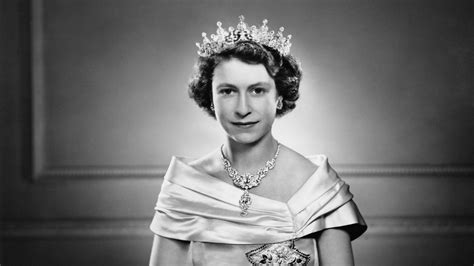 9 Books About Queen Elizabeth II - The New York Times