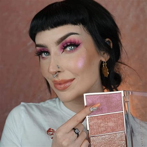 Buy Makeup Revolution Vintage Lace Blush Palette online at HOK – HOK Makeup