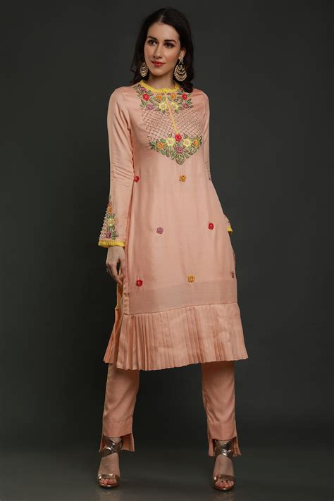 Peach Embroidered Kurta Set with Dupatta – Sejal Kamdar Designs