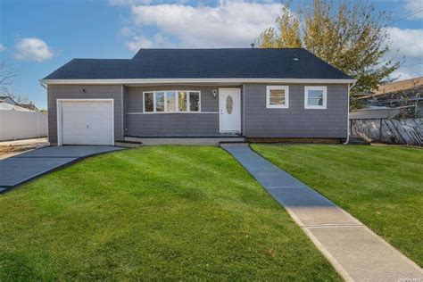 61 W Marine Ave, Lindenhurst, NY 11757 | Homes.com