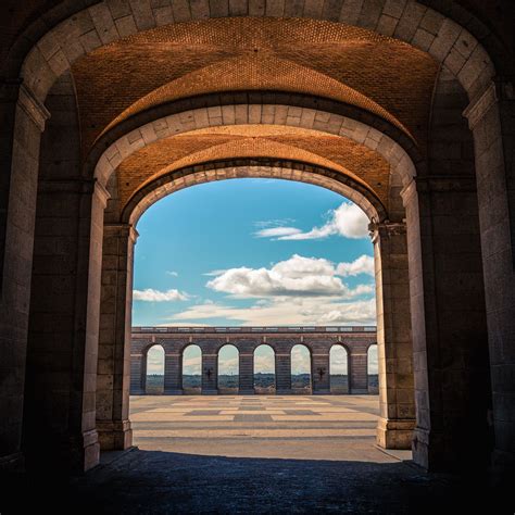 Download wallpaper 2780x2780 arch, columns, architecture, building ...