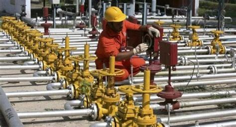 Govt To Divert Gas From Industries After CNG, Piped Gas Prices Jump 70% ...