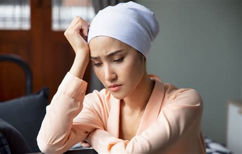 Managing Chemotherapy-Induced Hair Loss – myUpchar Ayurveda
