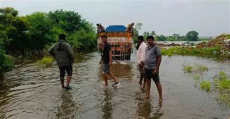 Truck drives into a water reservoir in Tamilnadu as Google maps shows ...
