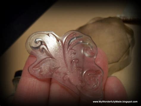 Using Embossing Powder On Glass 的图像结果