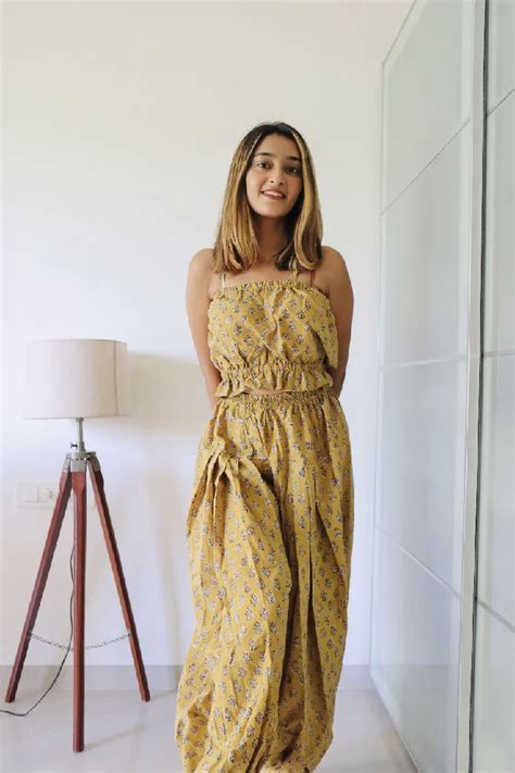 Cotton Off-Shoulder Yellow Balloon Handloom Set with Bagru Print