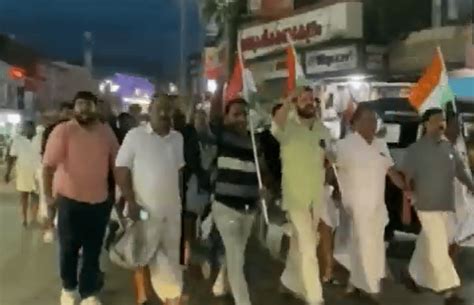 Watch Video: Congress workers in Kozhikode protest against vandalism of ...