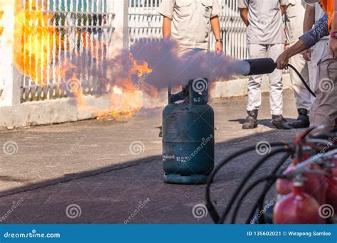 Image result for Utilisation Extincteur