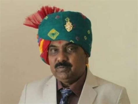 Accident in Godhra where a cement truck hits a biker; The policeman ...