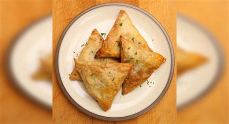 Homemade Bhurji Samosa Recipe: How to Make Homemade Bhurji Samosa ...
