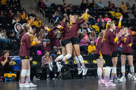 Photos: Iowa volleyball vs. Minnesota - The Daily Iowan