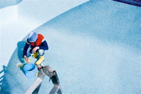 Pool Tile Cleaning Tips 的图像结果