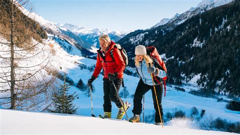 What is backcountry skiing? | Advnture