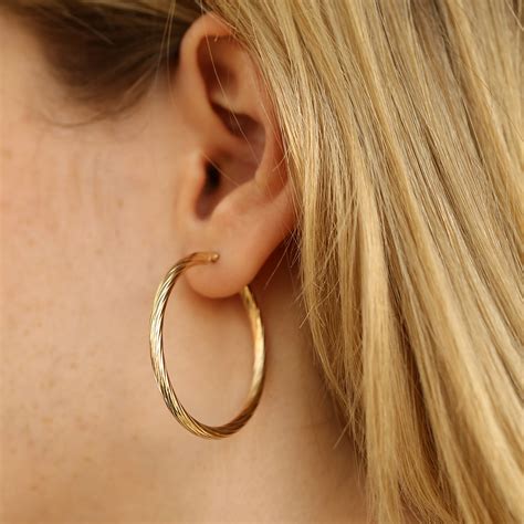 Linear Jr. Yellow Gold Hoop Earring