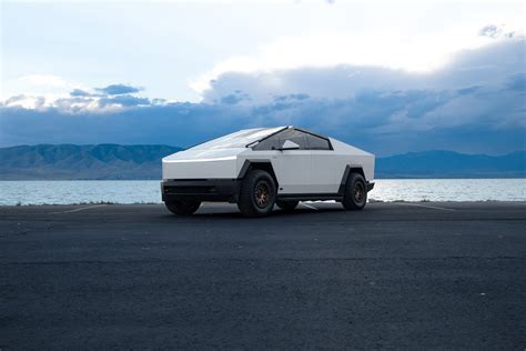 White Tesla Cybertruck - UP-03 Beadlock Forged Wheels In Satin Bronze