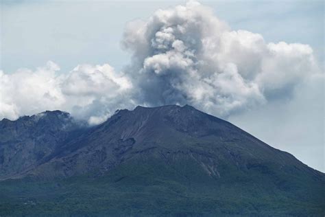 Japan Volcano 的图像结果