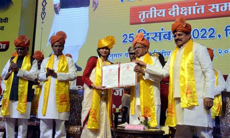 Bhopal: Governor attends convocation of Atal Bihari Vajpayee Hindi ...