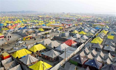 संगम तट पर आस्था का 'महासैलाब'... माघ मेले की इन तस्वीरों में जीवंत हो ...