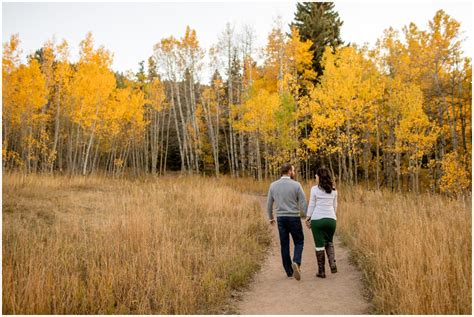 Colorado Fall Mountain Engagement Photos | Meyer Ranch Park