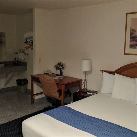 RODEWAY INN NEAR DOWNTOWN MONTEREY - 2025 Hotel Reviews, Photos, Rate ...
