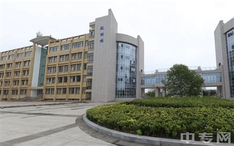 芜湖职业技术学院是公办学校吗？怎么样？有什么好专业？学费多少