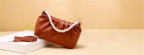 Top 10 Valentine's Day Gifts For Girlfriend 2023 | Viraasi