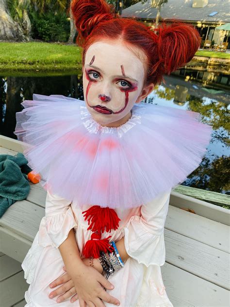 Pennywise girl DIY Halloween makeup | Scary clown costume, Halloween ...
