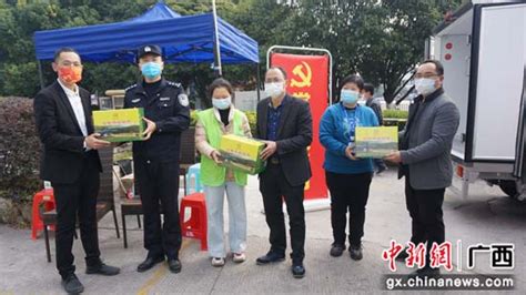广西桂林七星区企业爱心捐赠 暖心一线抗疫人员--中新网广西新闻