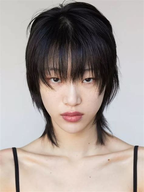 VOGUE登亚裔模特照片，眼小鼻子大眼距宽，被疑歧视亚洲人_vogue