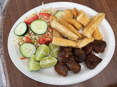 Yuca Frita Con Chicharron