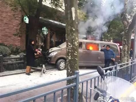 最新情况通报！南京西路面包车起火冲撞行人，原因在这！