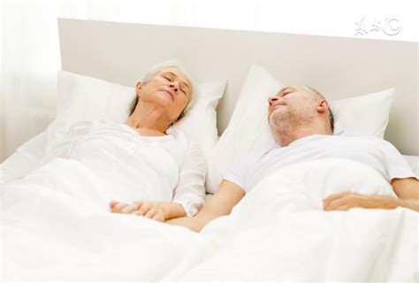 老人睡觉常流口水并非衰老所致，而是一大病前兆！